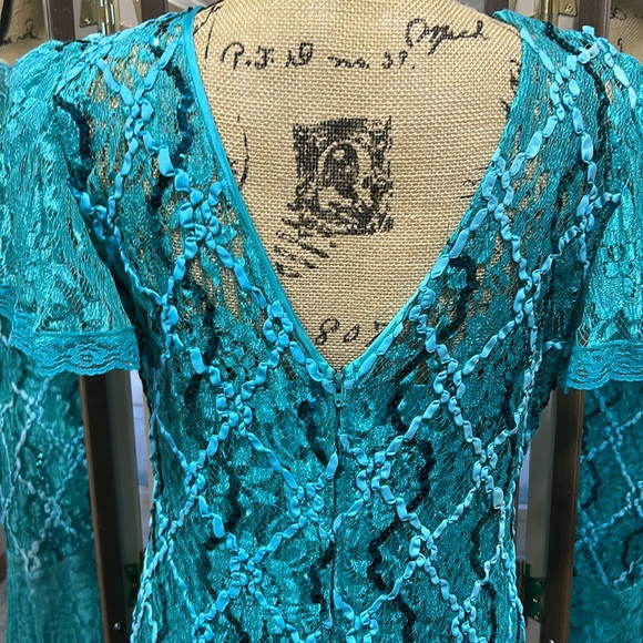 1980s does 1920s Vintage Turquoise Lace and Sequins Formal Dress size 14. - Picture 6 of 9